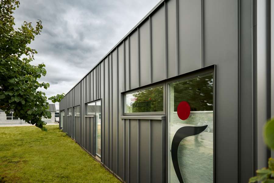 Durable steel profiles house physiotherapists who keep you strong, Ranunkelvej 11A, 6900 Skjern, Denmark